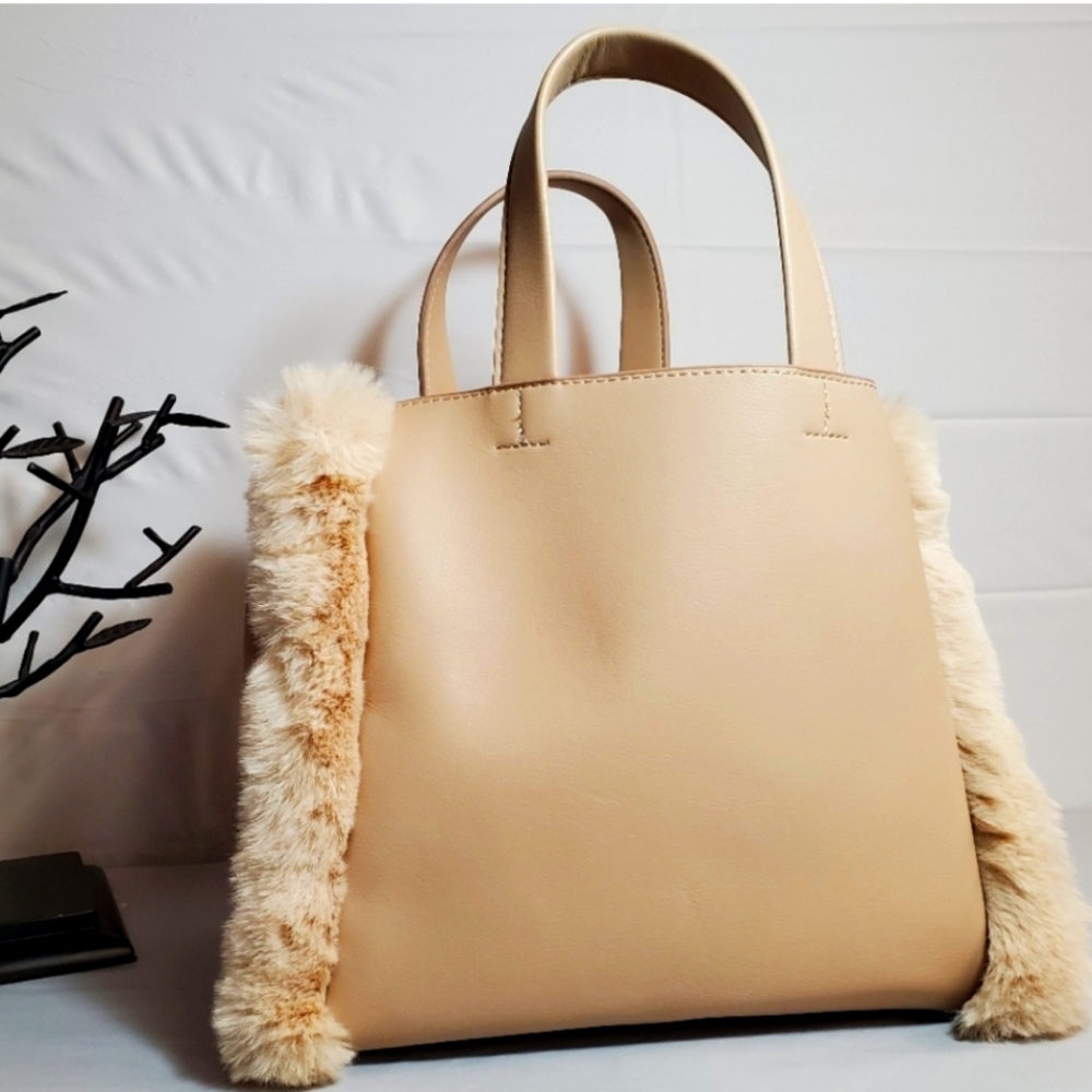 ❤️ Sold! Un Billion vegan faux leather faux fur trim purse/satchel